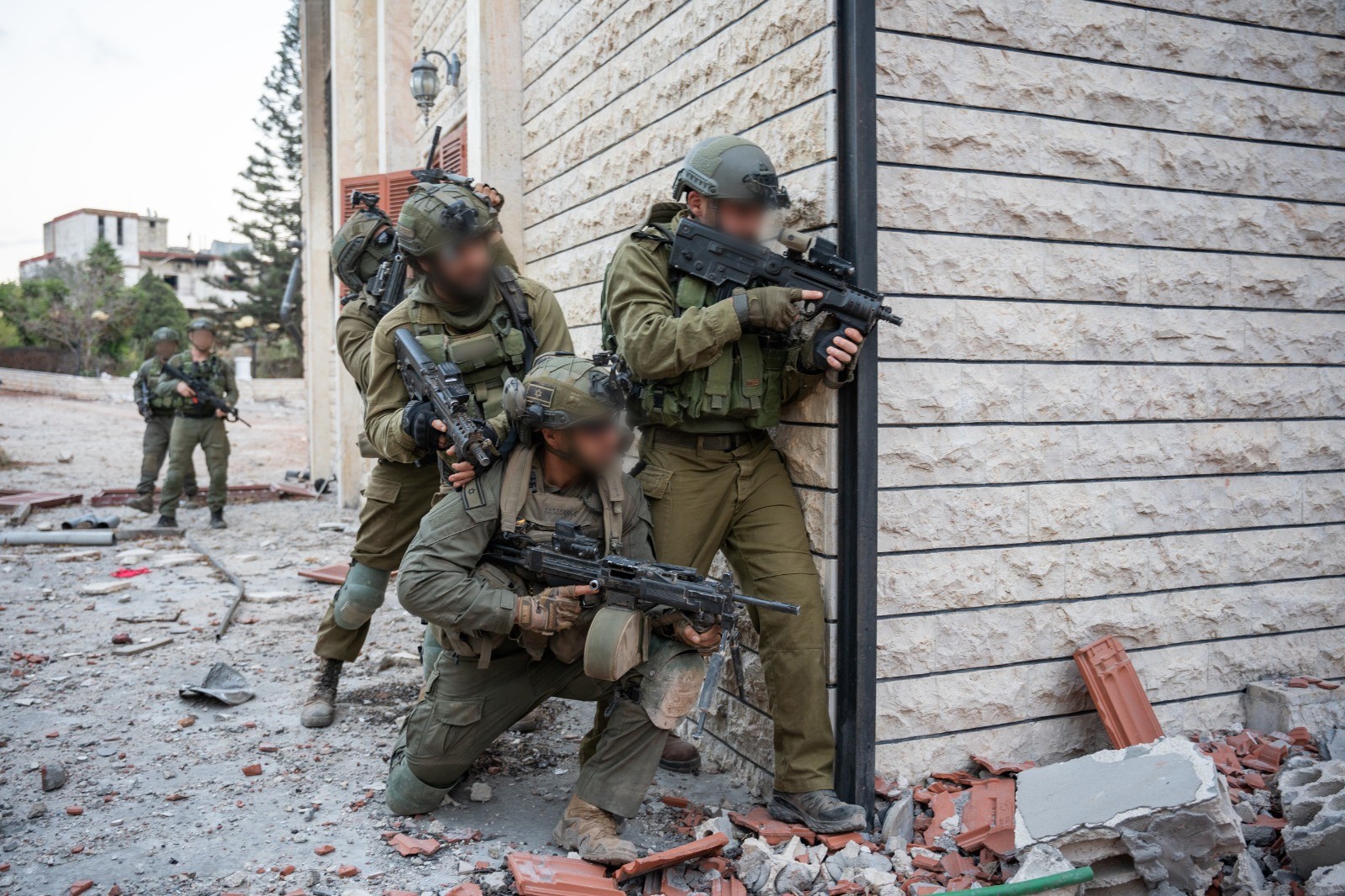 קרבות וחילוצים מיוחדים: שידור מיוחד מתוך שטחי הלחימה בלבנון