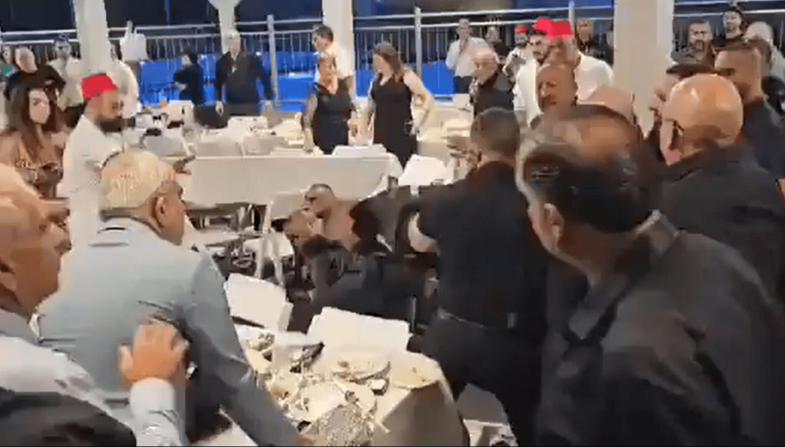 ירה, נמלט לחתונה, הסתתר מתחת לשולחן - ונעצר | צפו בתיעוד