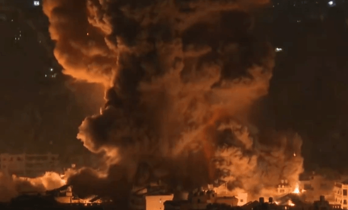 בלב שכונת מגורים: פרטים חדשים על המחסנים שהותקפו בדאחייה