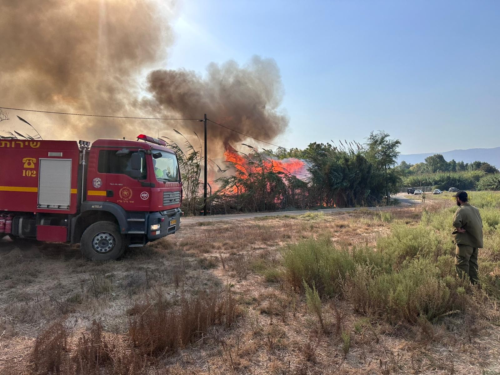 שריפה נרחבת פרצה סמוך לשער ישוב שבאצבע הגליל