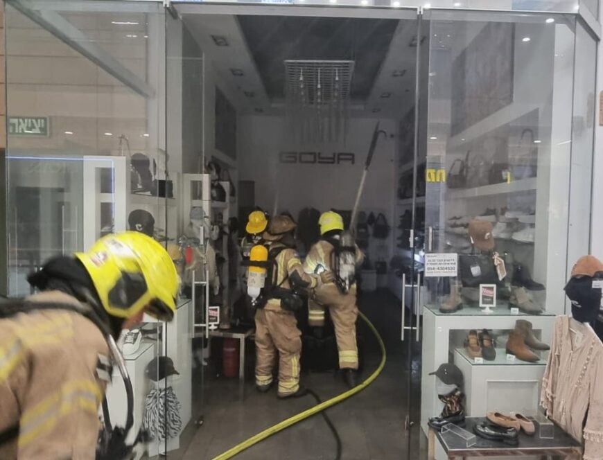 הקניון הגדול בפתח תקווה פונה בשל שריפה בקומת המסחר