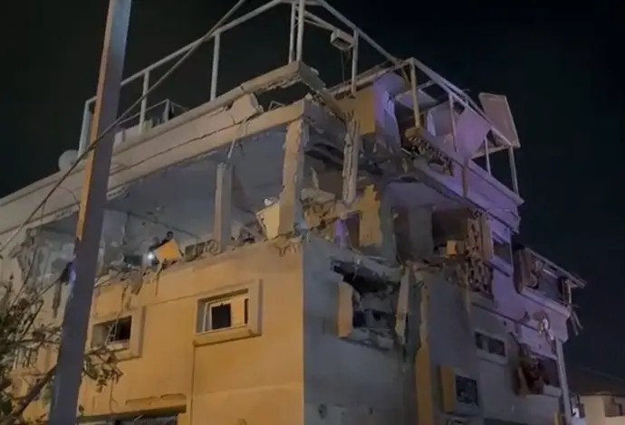 האזעקות בשרון: 19 פצועים מפגיעת טיל בעיר טירה