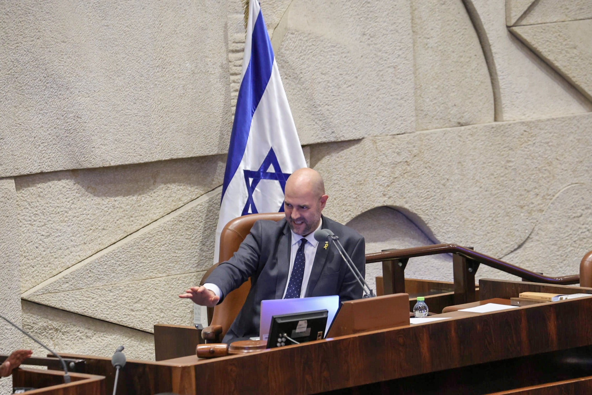 אמיר אוחנה: ח"כ הדליף מסמך סודי מהכנסת אבל לא נפתחה חקירה