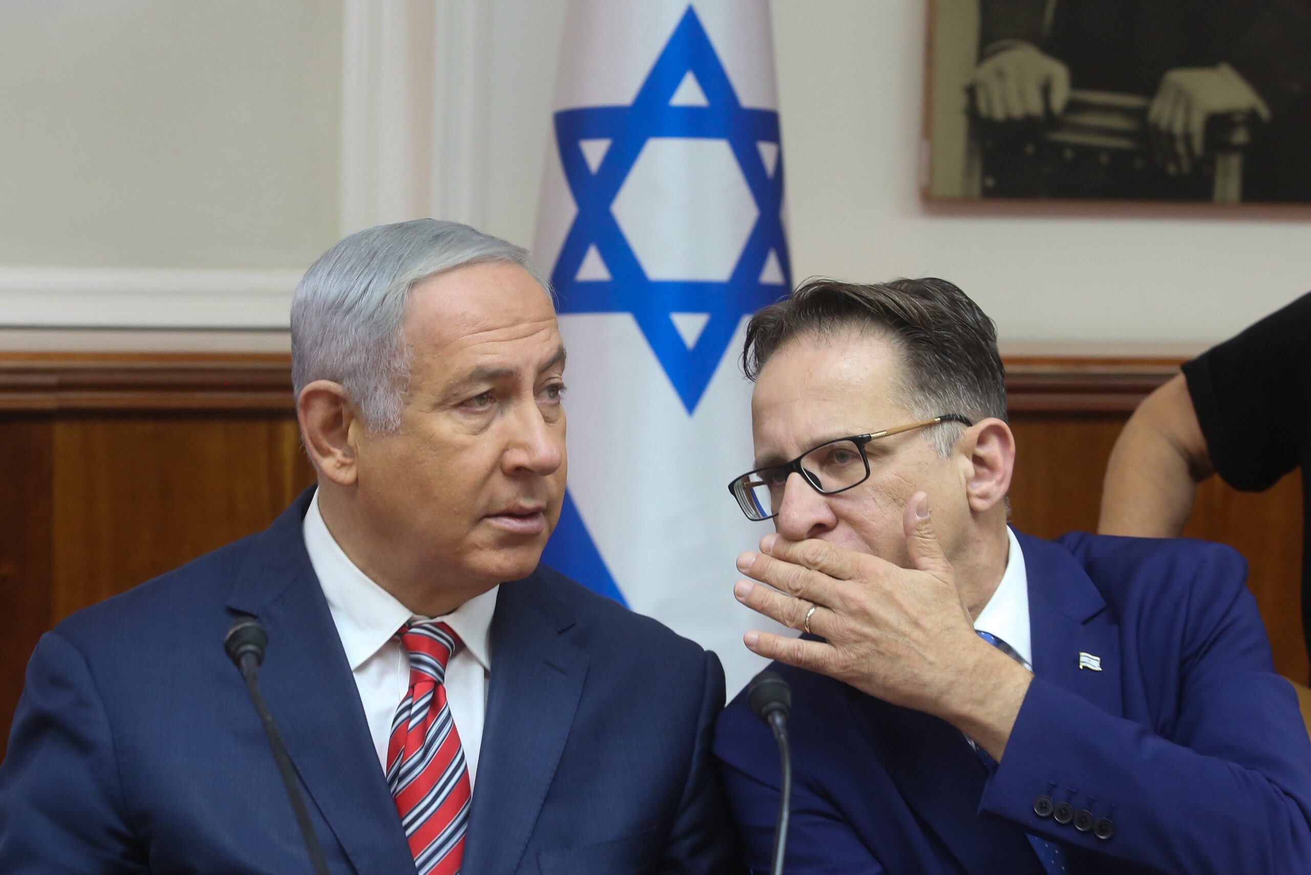 הבכיר בלשכת רה"מ מכחיש את הדיווח עליו: שקר שנועד לפגוע בנו