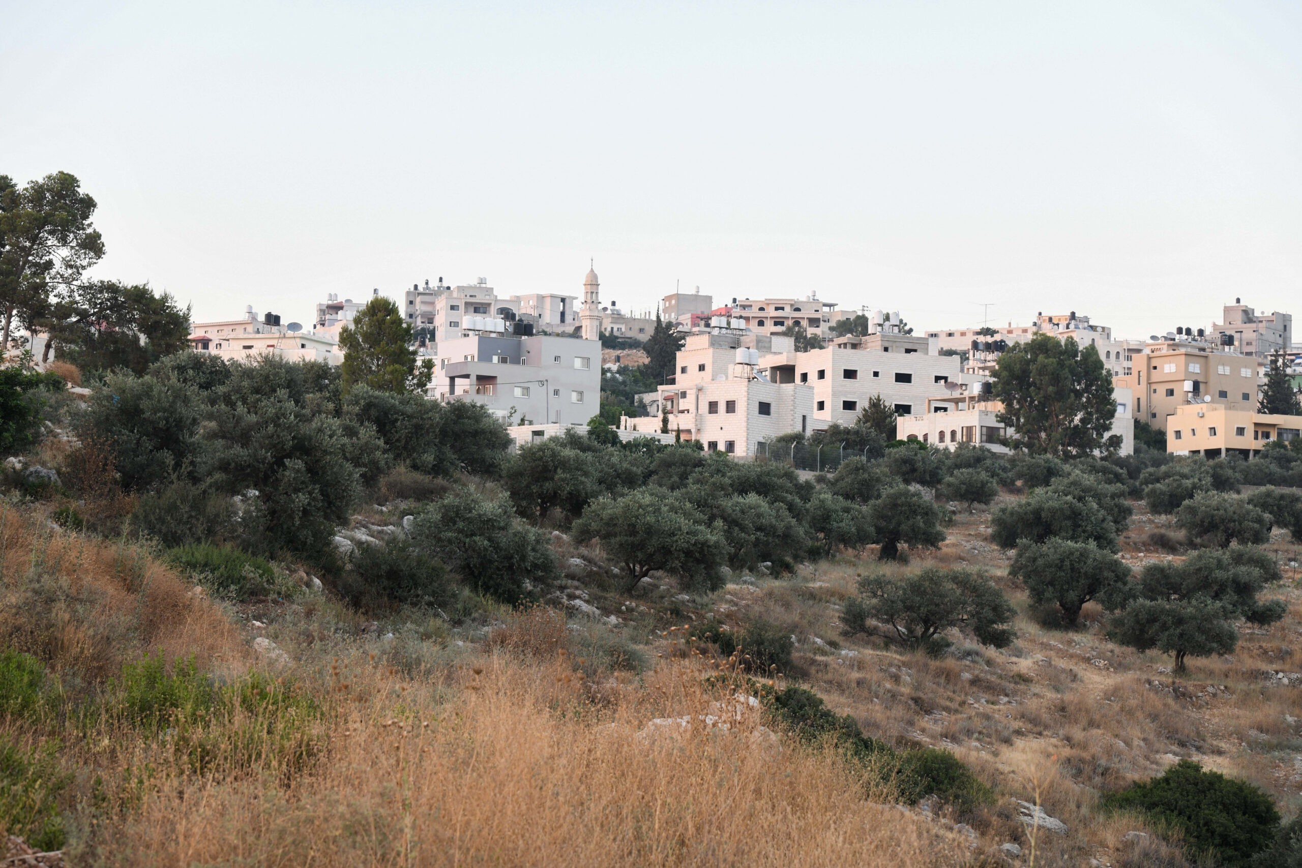 הפיגוע בבנימין: השניים נפצעו באורח קל, מצוד מתנהל אחר המחבל