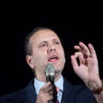 מיקי זוהר נגד ראש עיריית הוד השרון: "יריקה על שורדי השואה"