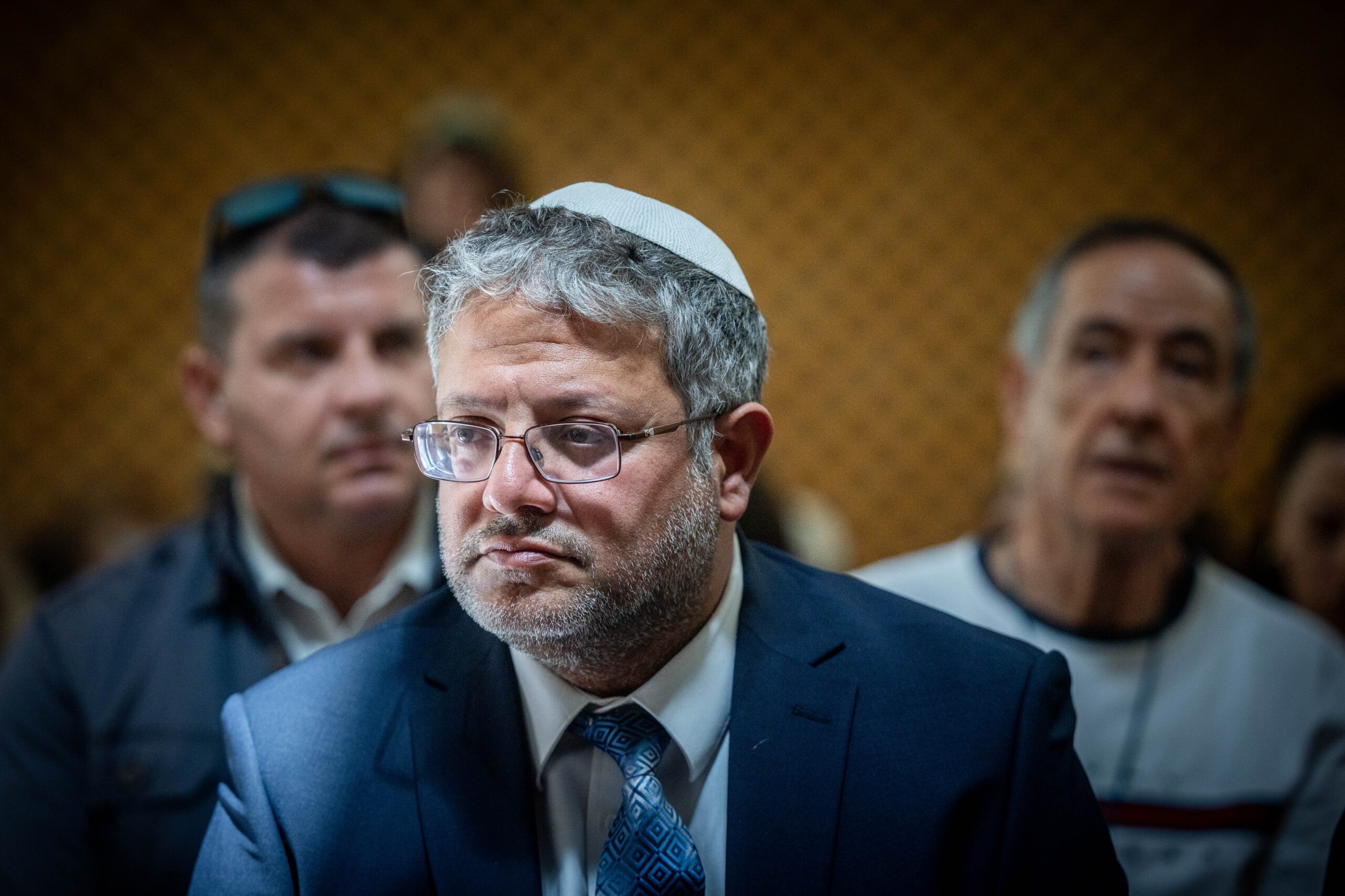 5 אנשי לשכת בן גביר נחקרים במסגרת פרשיית חלוקת הנשקים