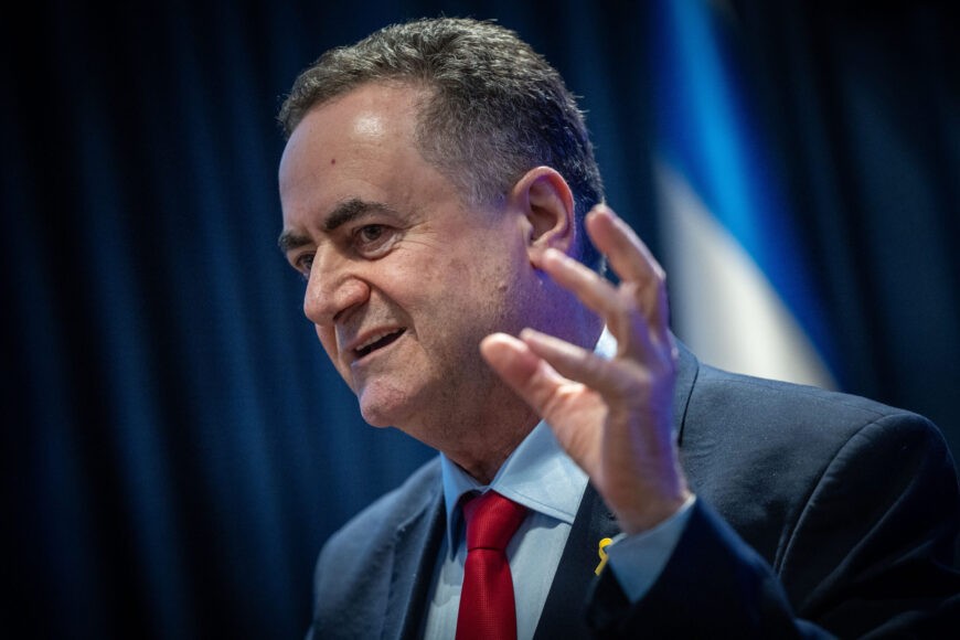 הפגנה מול בית שר הביטחון יצאה משליטה: המשטרה נאלצה להתערב