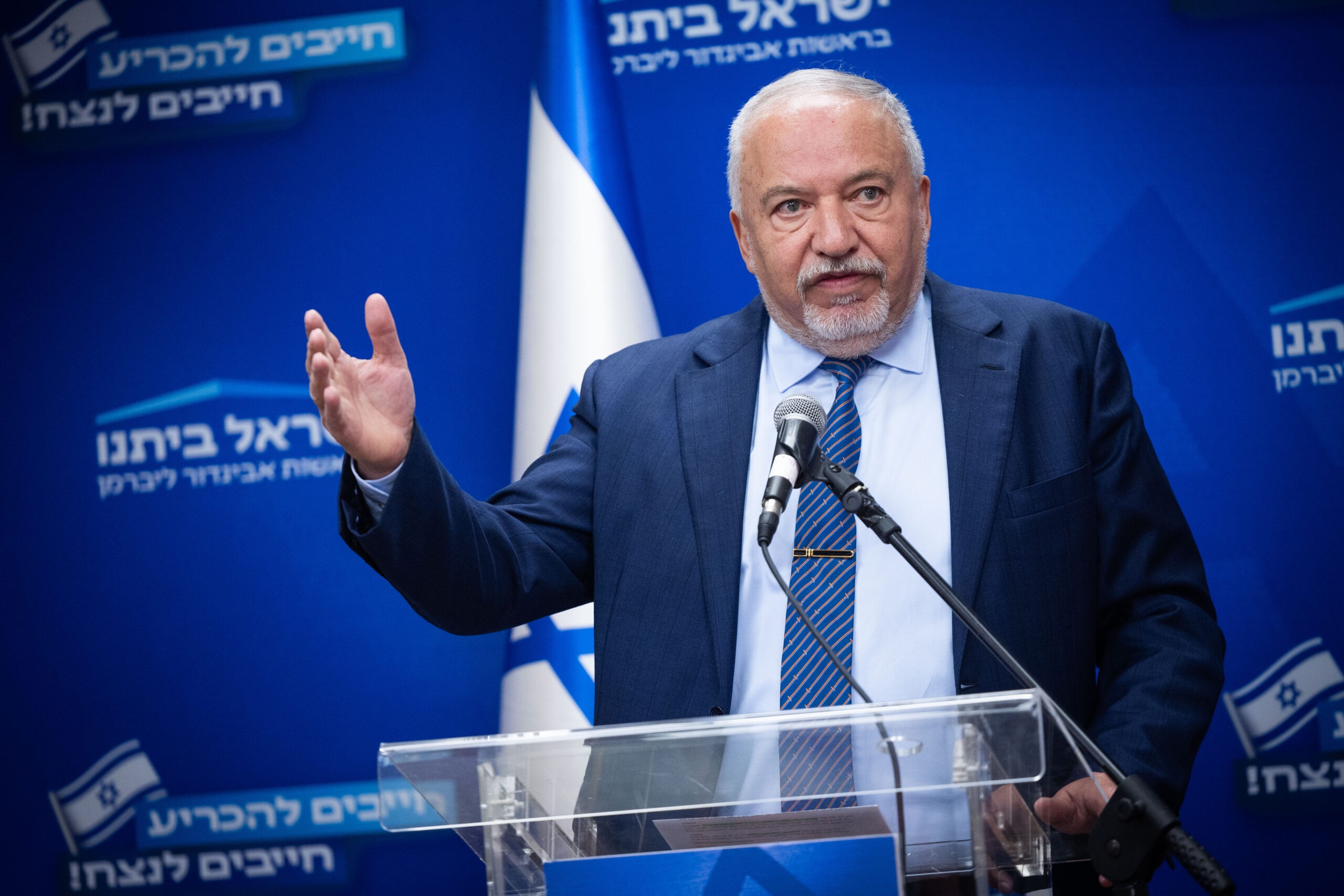 ליברמן מזהיר: בעוד 5 שנים יהיו לחיזבאללה 40,000 כטב"מים