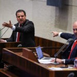 לאחר התמיכה בחמאס: דרישה מהח"כים להתאחד כדי להדיח את עודה