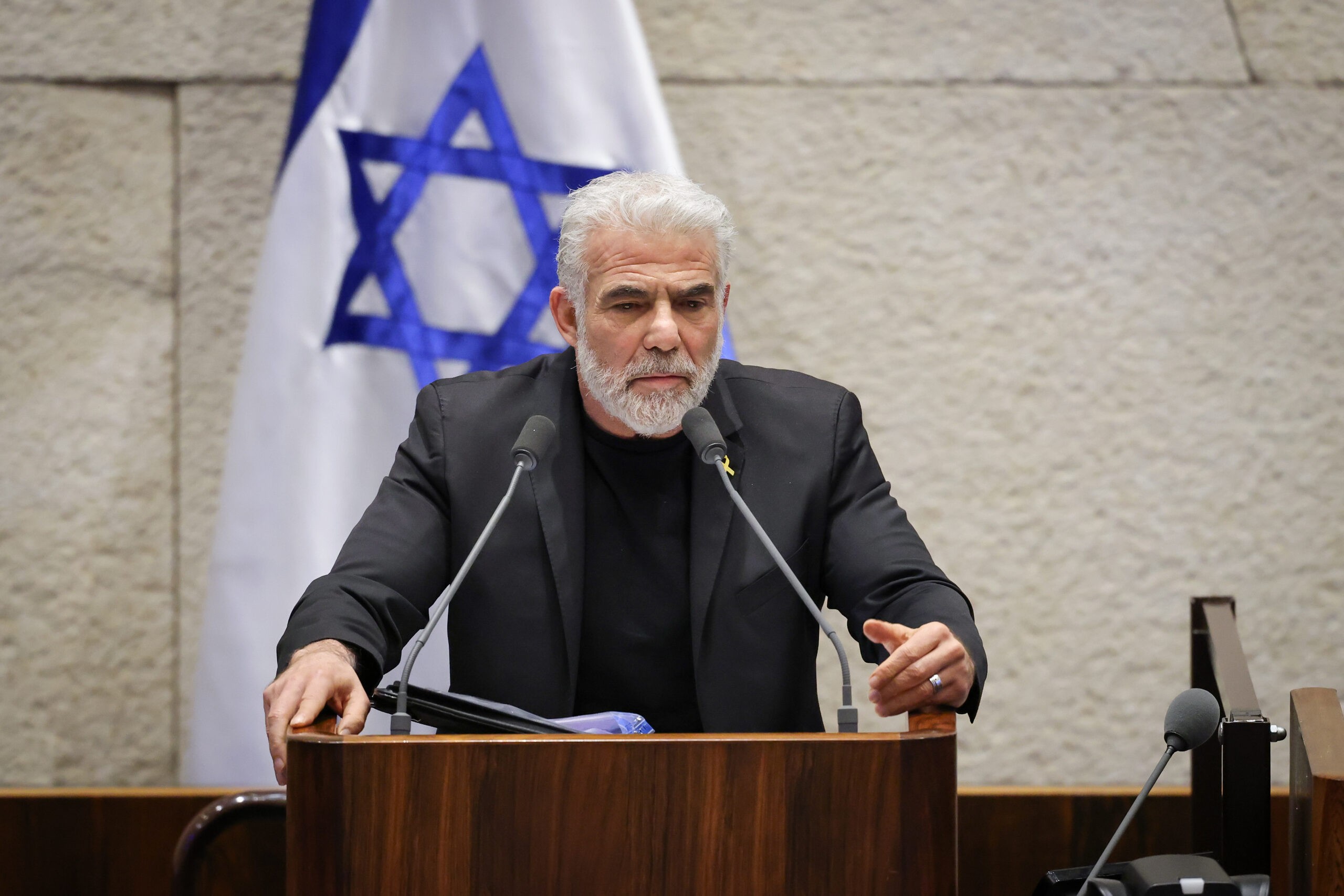 רפואה שלמה: יו"ר האופוזיציה יאיר לפיד נמצא בהליך רפואי