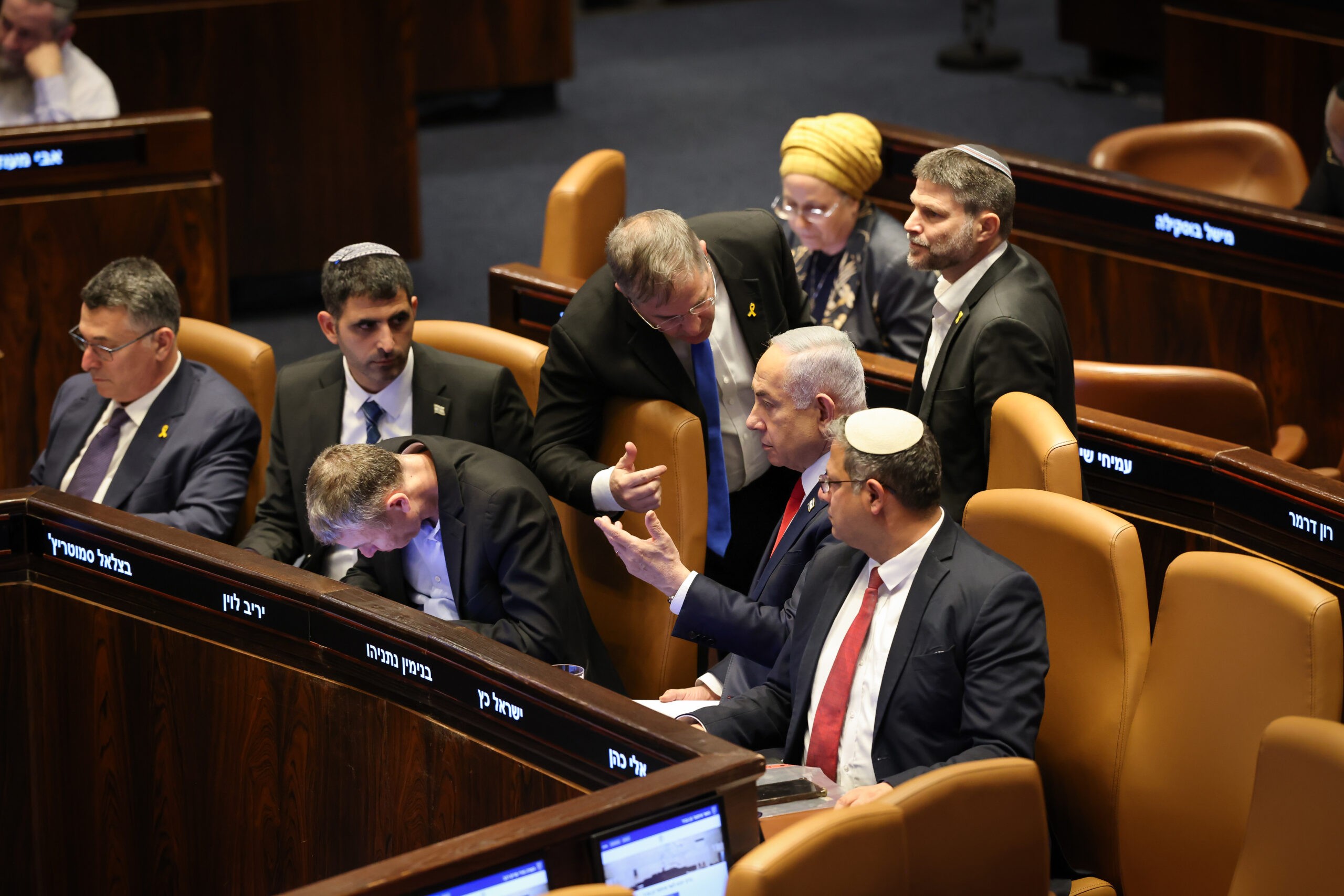 פיצוץ בישיבת ראשי הקואליציה: השר לוין נטש את הדיון בכעס