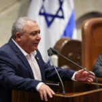 גדי איזנקוט עוזב את המחנה הממלכתי – ומחזיר את המנדט למפלגה