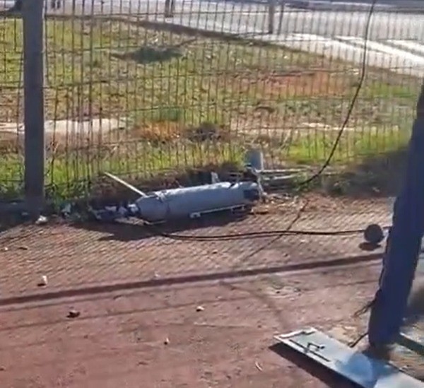 תיעוד דרמטי: כטב"ם נפץ צונח באמצע הטיסה - ומתרסק אל הקרקע