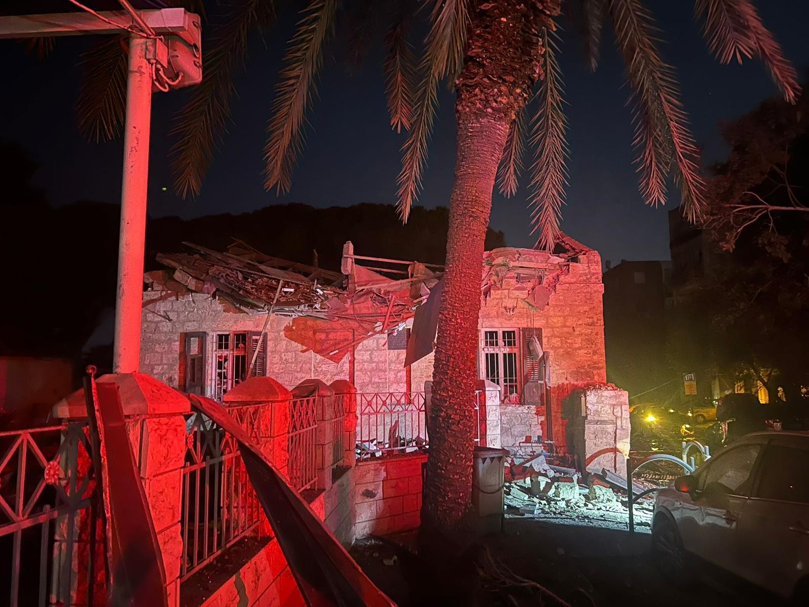 הירי לצפון: עשרה שיגורים לחיפה, פגיעה ישירה בבית כנסת