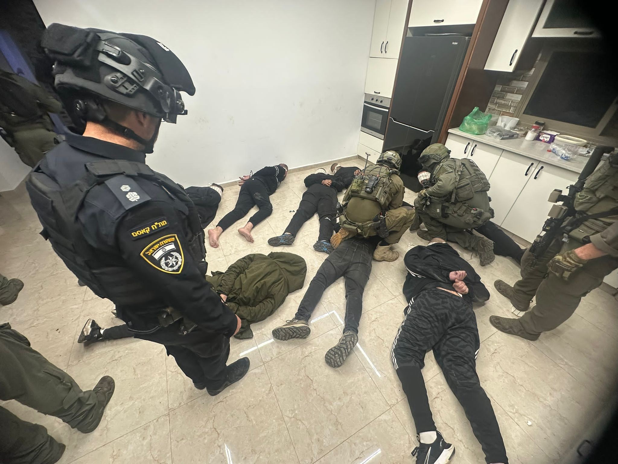 אקדח וסמים: כוחותינו עצרו 3 חשודים בירי בג'לג'וליה