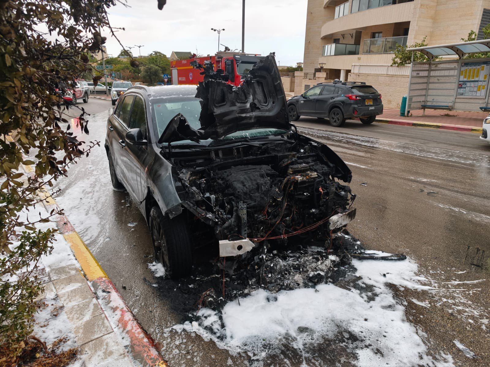 רגעים של חרדה: הרכב עלה באש - האם וילדיה נמלטו ברגע האחרון