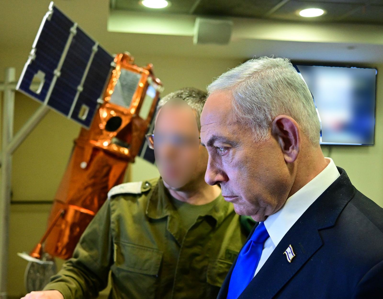 ראש הממשלה ביקר במרכז החלל של יחידה 9900 בקריה בתל אביב