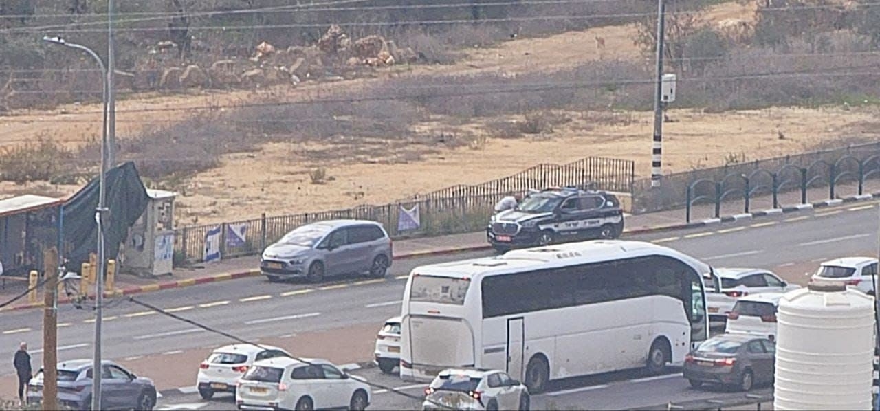 שלושה פצועים בפיגוע ירי לעבר אוטובוס סמוך לאריאל