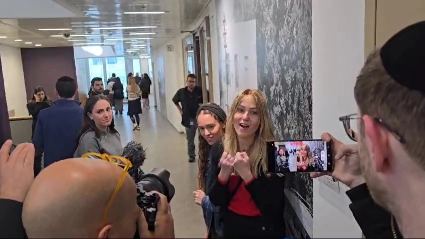 נציגי שב"כ אסרו על משפחת פלדשטיין לראות את בנם, השופט התערב