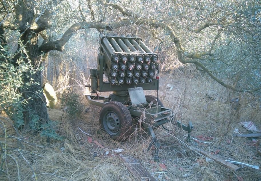 מאחורי מגן אנושי: חיזבאללה ירה רקטות מתוך בית ספר | תיעוד
