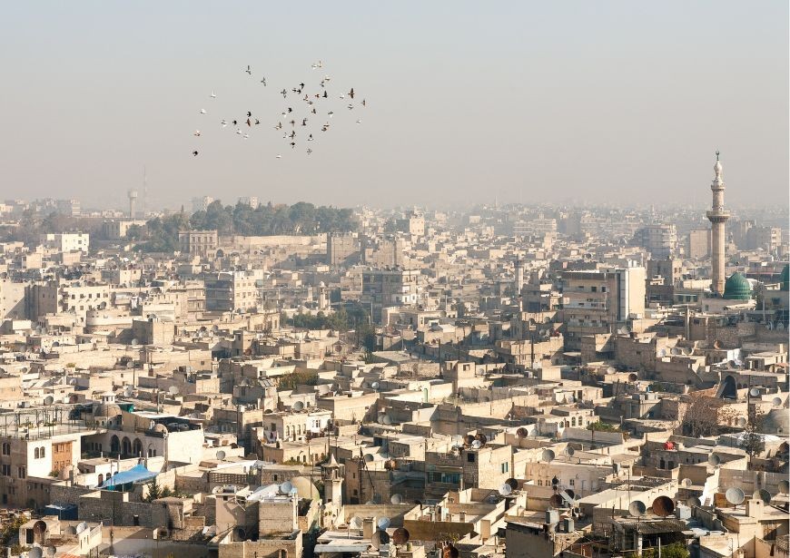 כדי להכין מתקפת נגד: צבא סוריה הכריז על נסיגת כוחות מחאלב