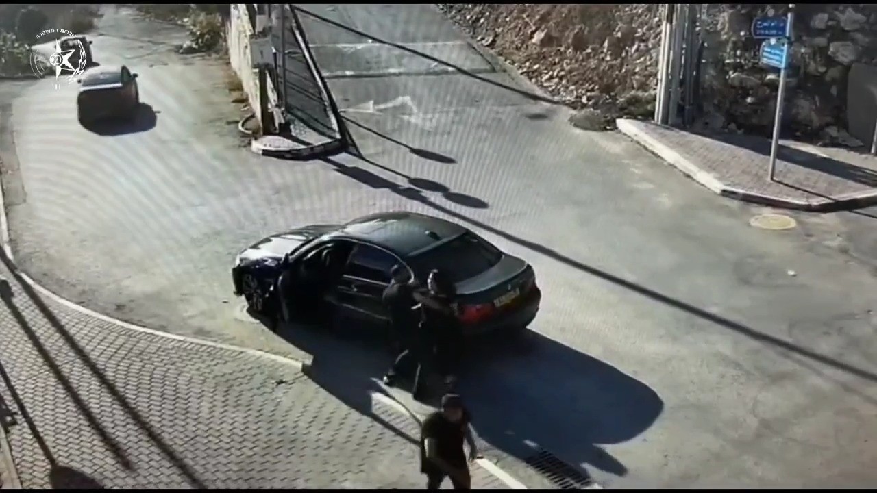 מחריד: האם סירבה לממן סמים - ילדיה חטפו אותה באלימות | צפו