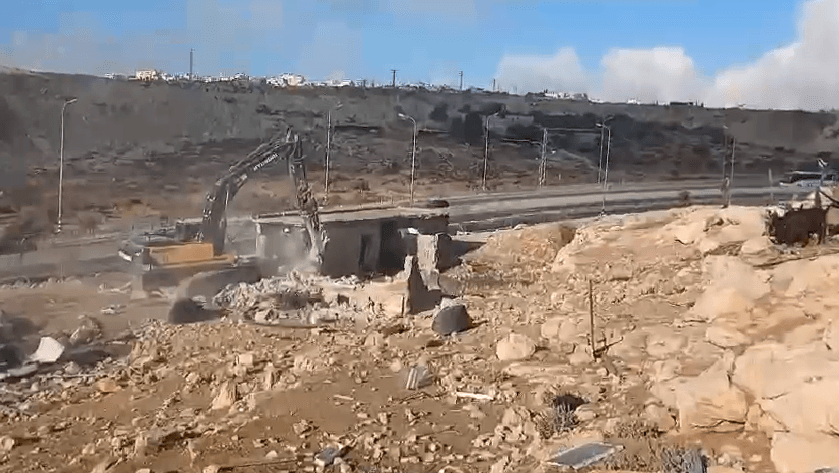 אחרי לחץ כבד: נהרסו מבנים במאחז פלשתיני בלתי חוקי בבנימין