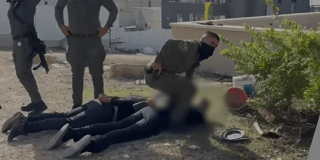 תיעוד: מסוק משטרתי, לוחמים ובלשים - 6 נעצרו בפשיטה בכפר קרע