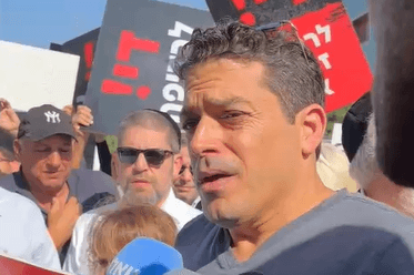 השר שיקלי מצטרף להפגנה: "פוליטיזציה מוחלטת של מערכת מופרעת"