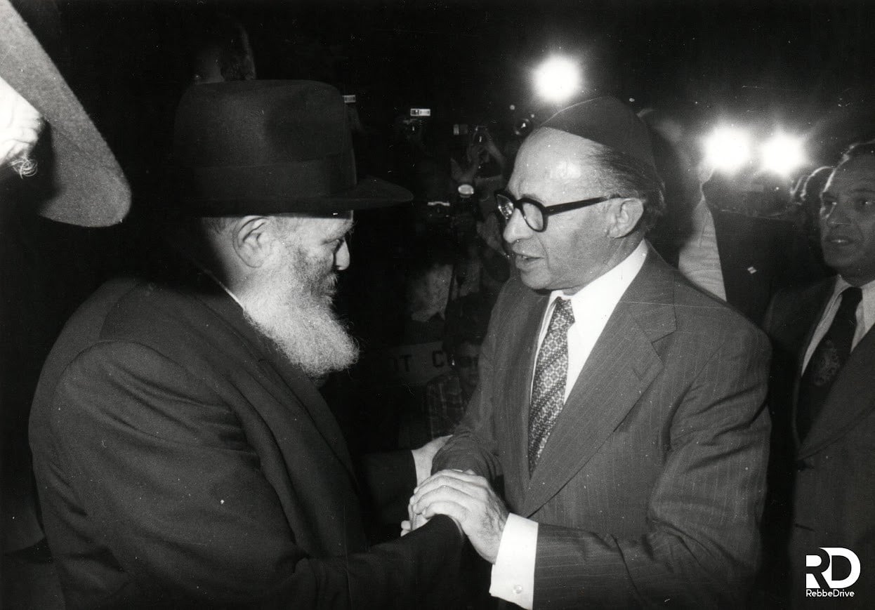 הרבי מלובביץ': מסירת שטחים זה שפוי? להיפך - זו אמונה מיסטית