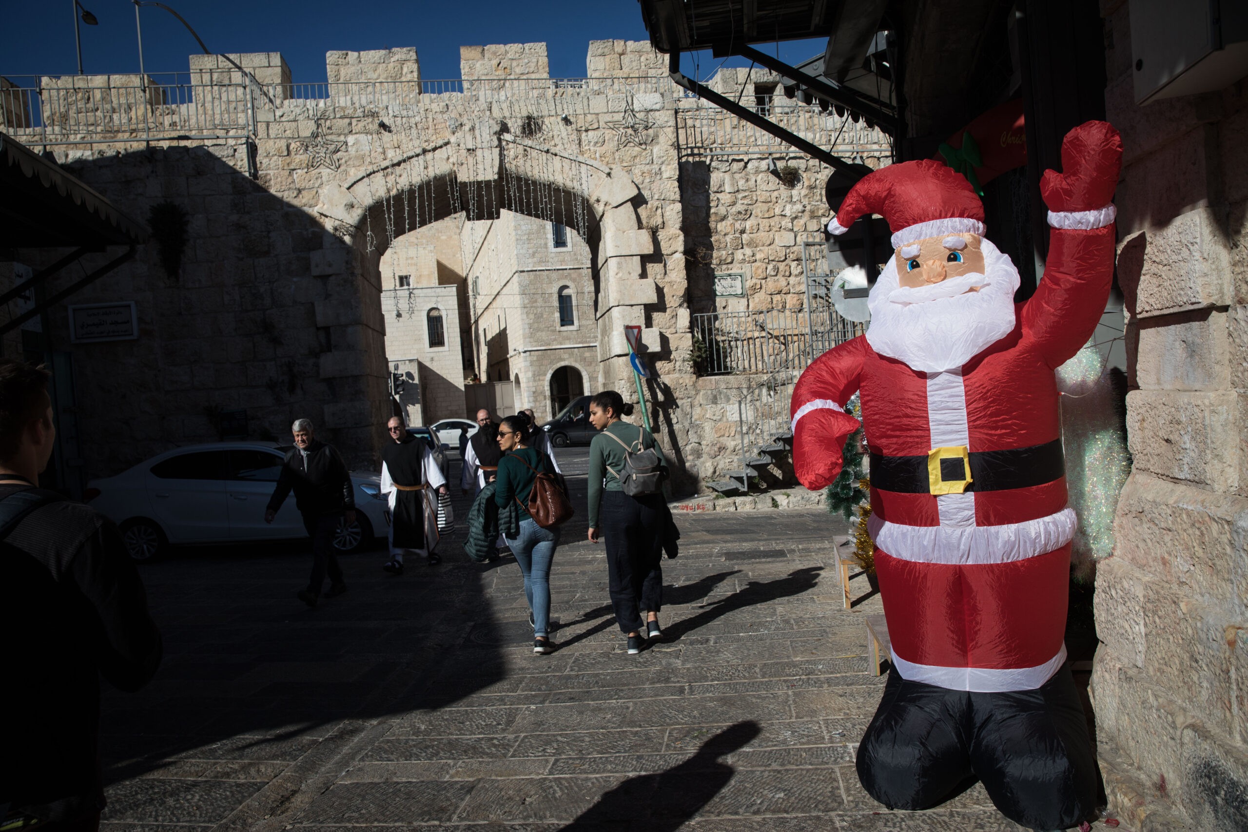 בלי בושה: עיריית י-ם משווקת סיור בעקבות חג המולד לשומרי שבת