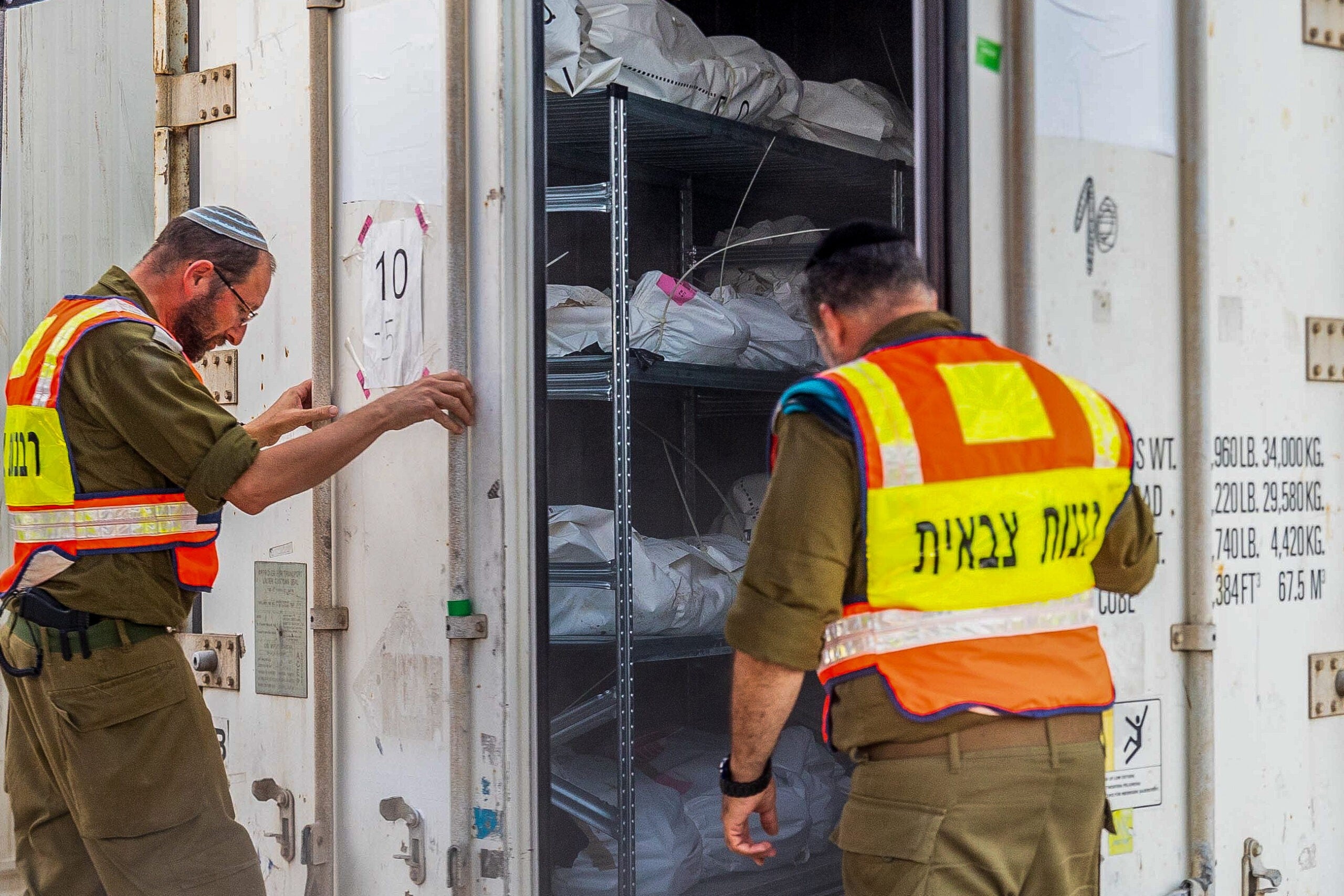 דממה, נר וקדושה: מה באמת קורה מאחורי דלתות מחנה שורה?