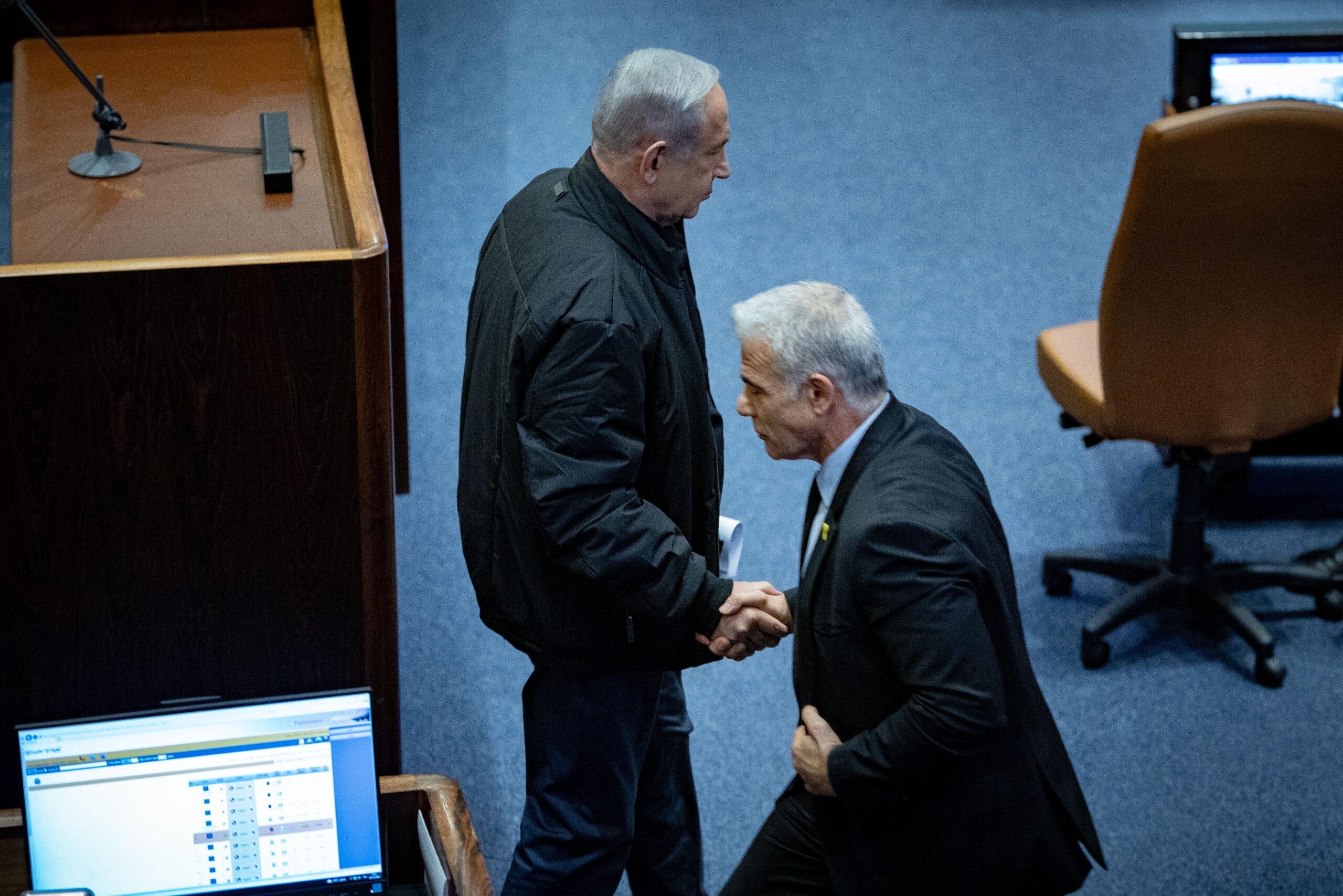 לפיד הבטיח בחירות בשנת 2024 - נתניהו לעג לו בסרטון | צפו