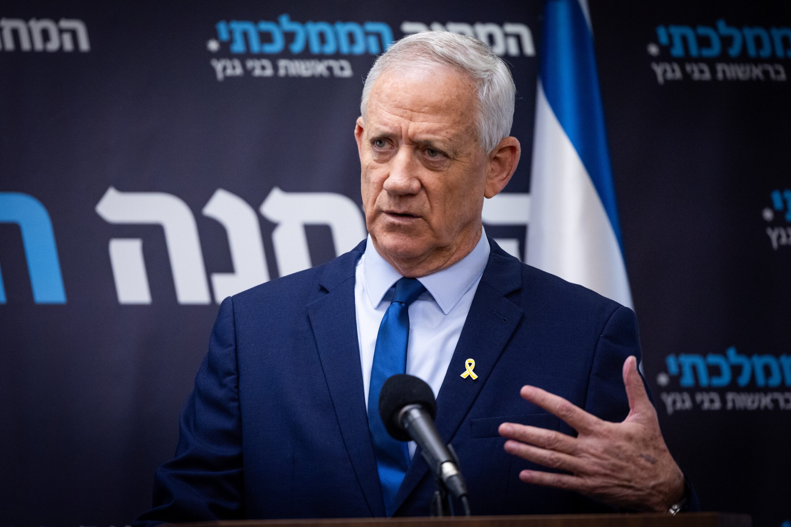 גנץ: נדון על ההסכמות בתנאי שיעצרו המהלכים לפגיעה בדמוקרטיה