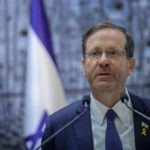 מוריד את המסכות: הביקורת החריפה של הנשיא הרצוג נגד הממשלה