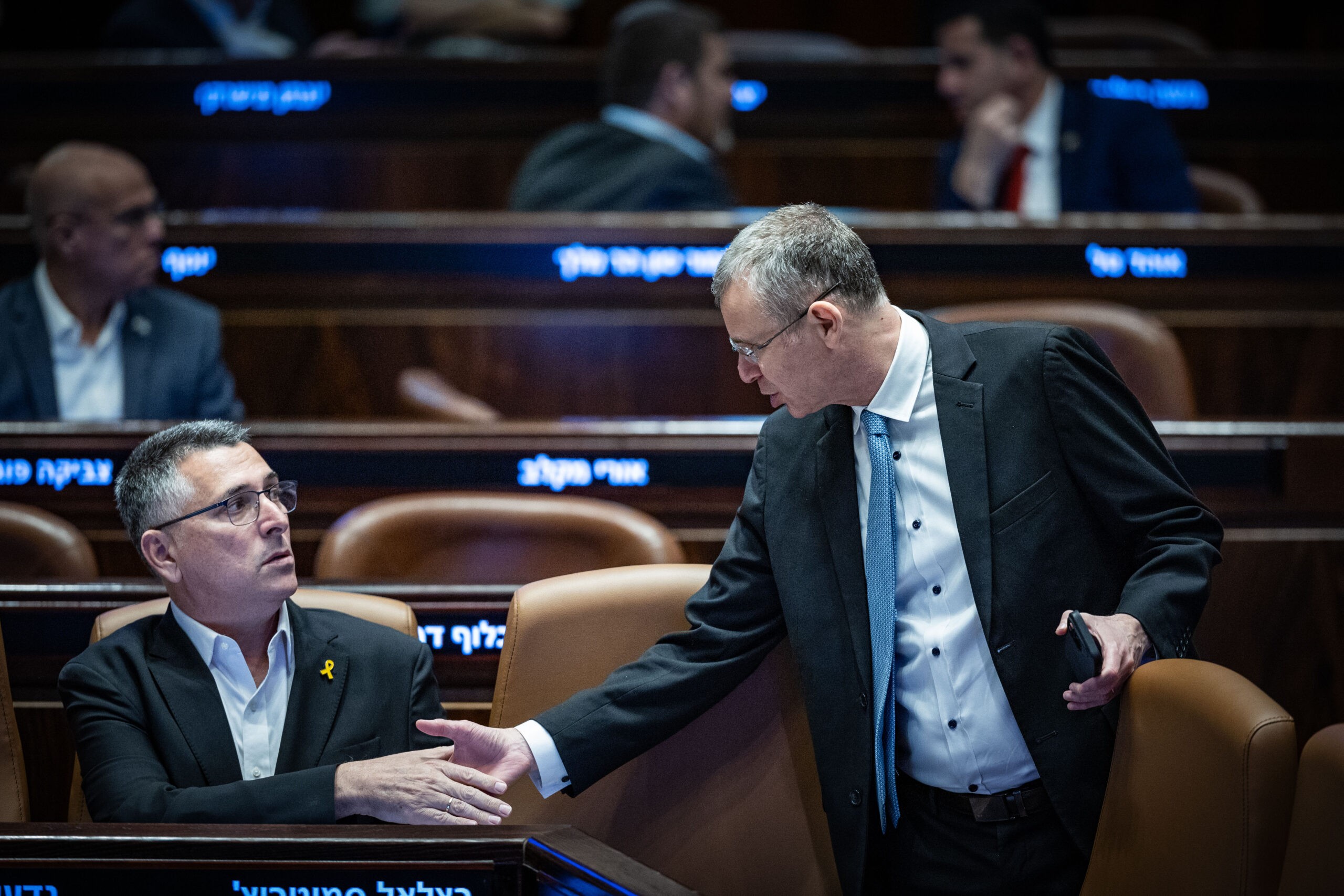 החוק שעבר בכנסת אינו יום חג לגדעון סער ויריב לוין // פרשנות