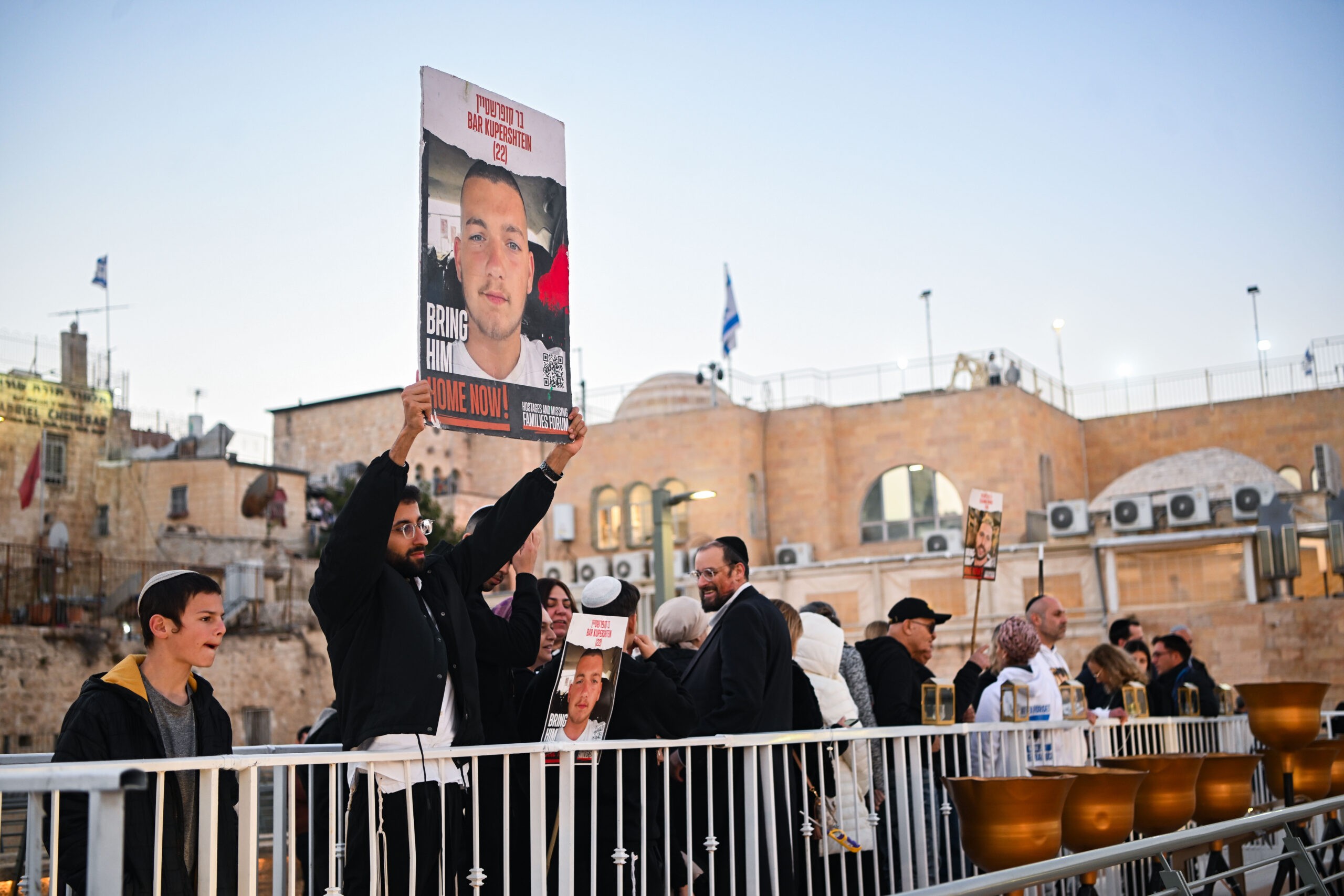 דיווח בבריטניה: זו רשימת החטופים שחמאס העביר לישראל