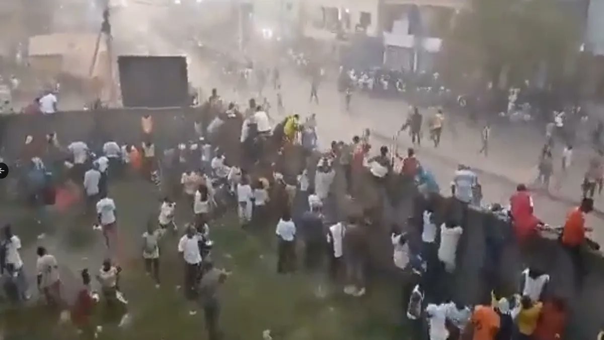 אפריקה: עשרות הרוגים בעימותים אלימים במשחק כדורגל בגינאה