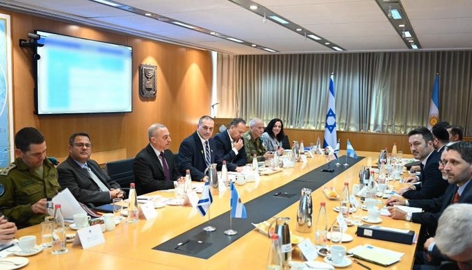 ממשיכים להדק את היחסים: שר ההגנה הארגנטינאי מבקר בישראל