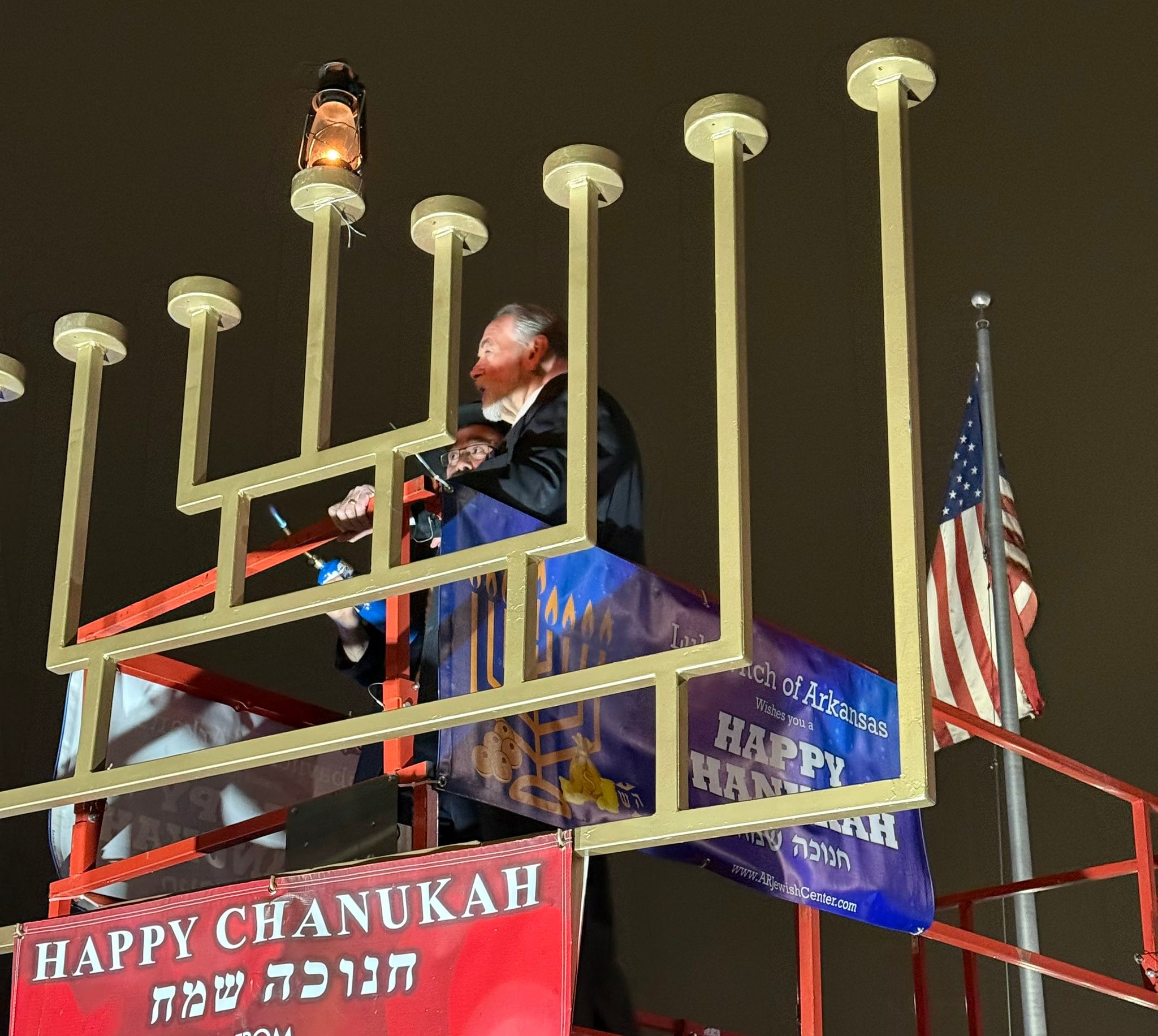 טקס חנוכה בהשתתפות שגריר ארה"ב המיועד נקטע ע"י פרו פלשתינים