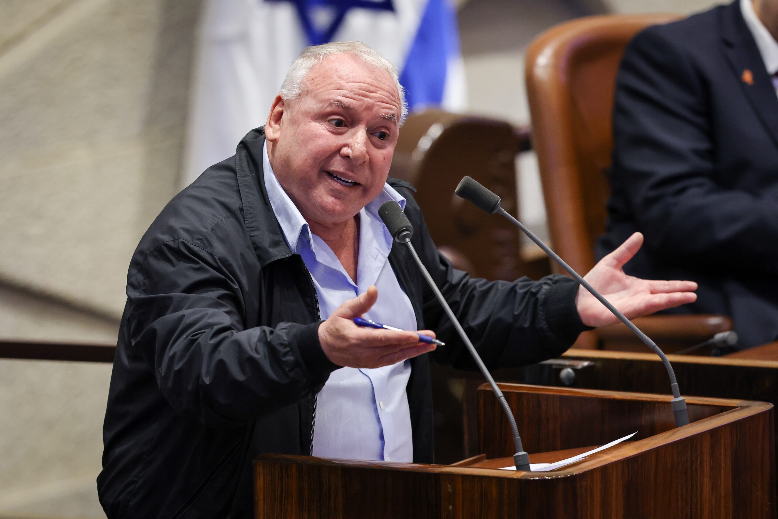"אתה פשוט בושה וחרפה, אתה מפחד שארדן יותר פופולרי ממך?"