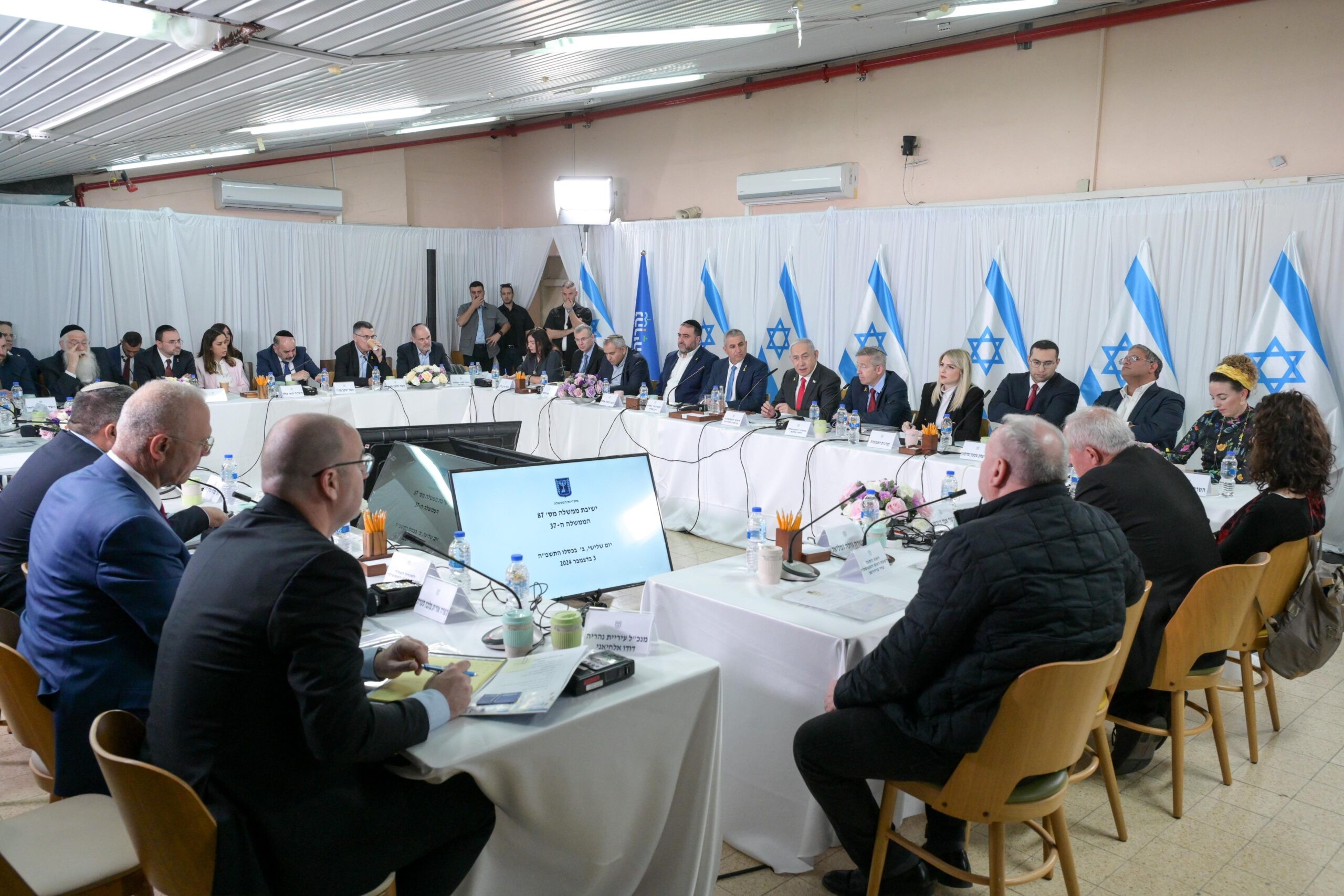 בכיר בממשלה לאחר הפלת ההצעה: "ככה אי אפשר להדיח יועמ"שית"