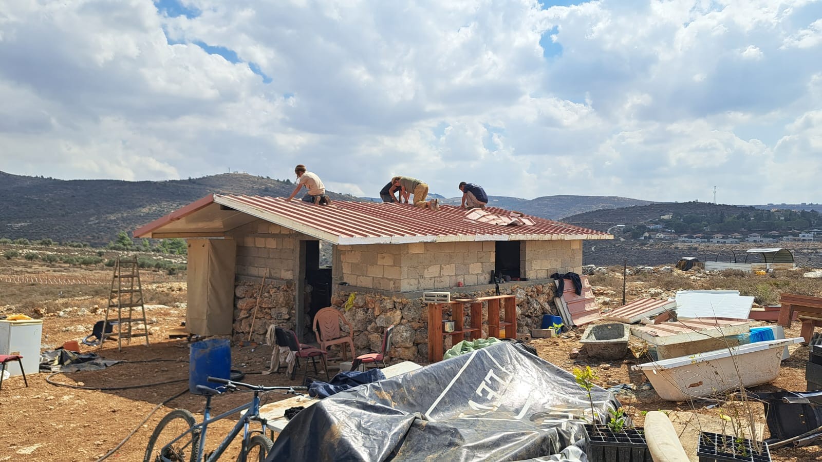 המנהל האזרחי הרס מבנים בגבעה בשומרון, כולל בית מדרש