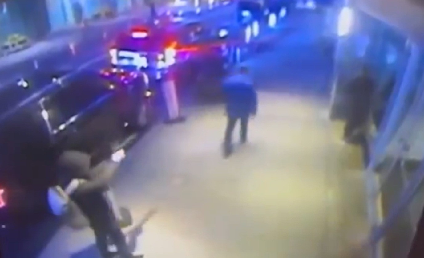 הרצח שמטלטל את ניו יורק: מתנקש מקצוען או לקוח זועם?