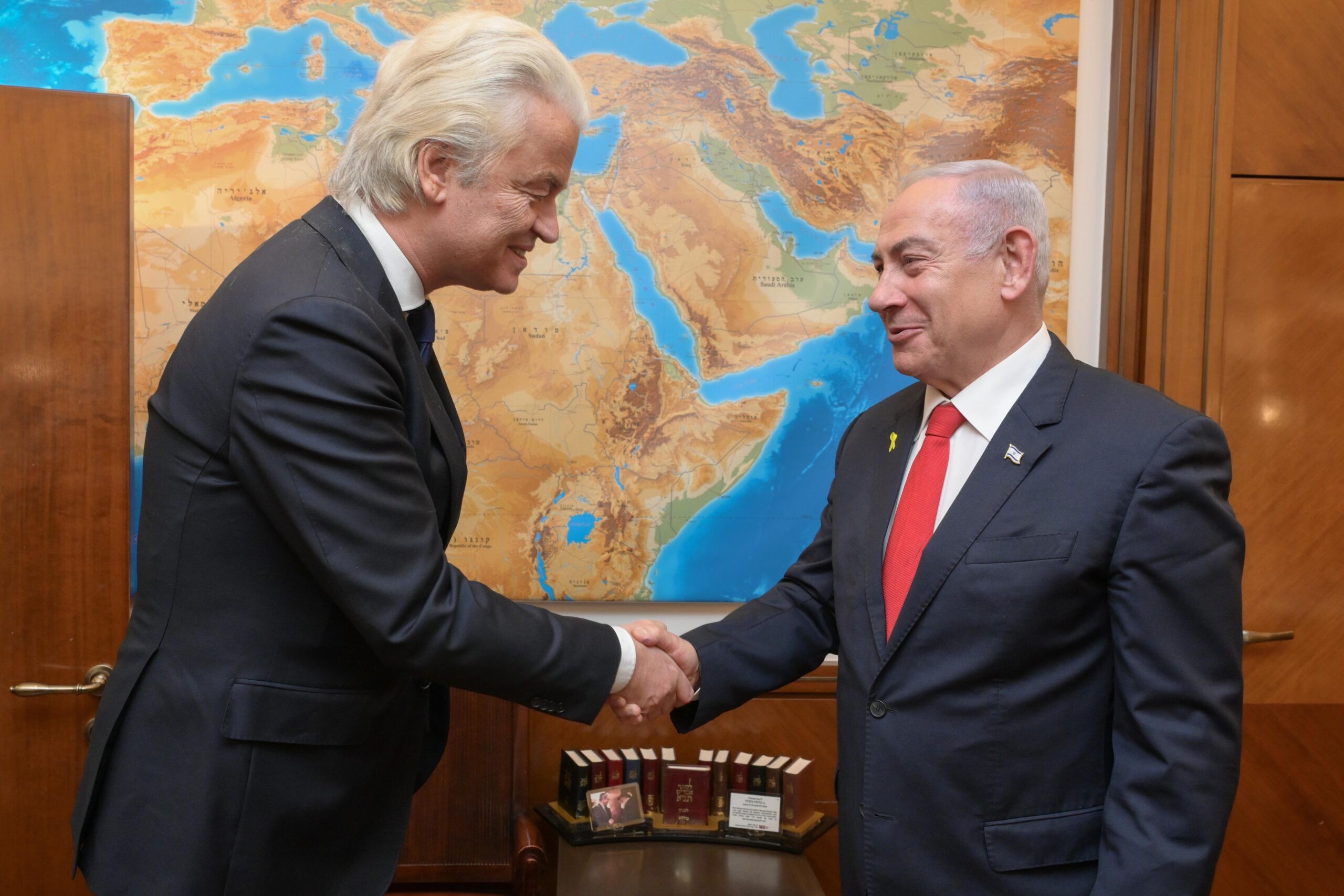 חירט וילדרס משבח את רה"מ: מצליח במה שנכשל האיחוד האירופי