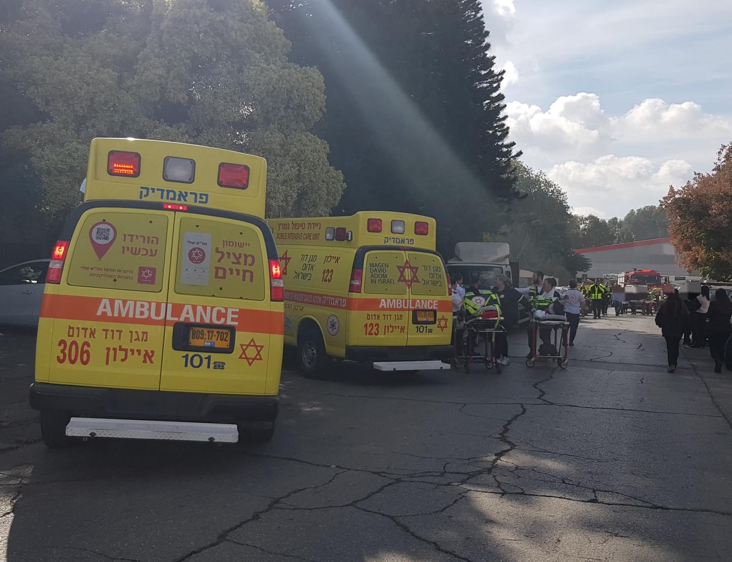 שריפה פרצה במפעל העוגיות המפורסמות, 9 נפגעים משאיפת עשן