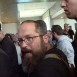 פעילי שמאל תקפו באלימות את צלם ערוץ 14, המשטרה פתחה בחקירה
