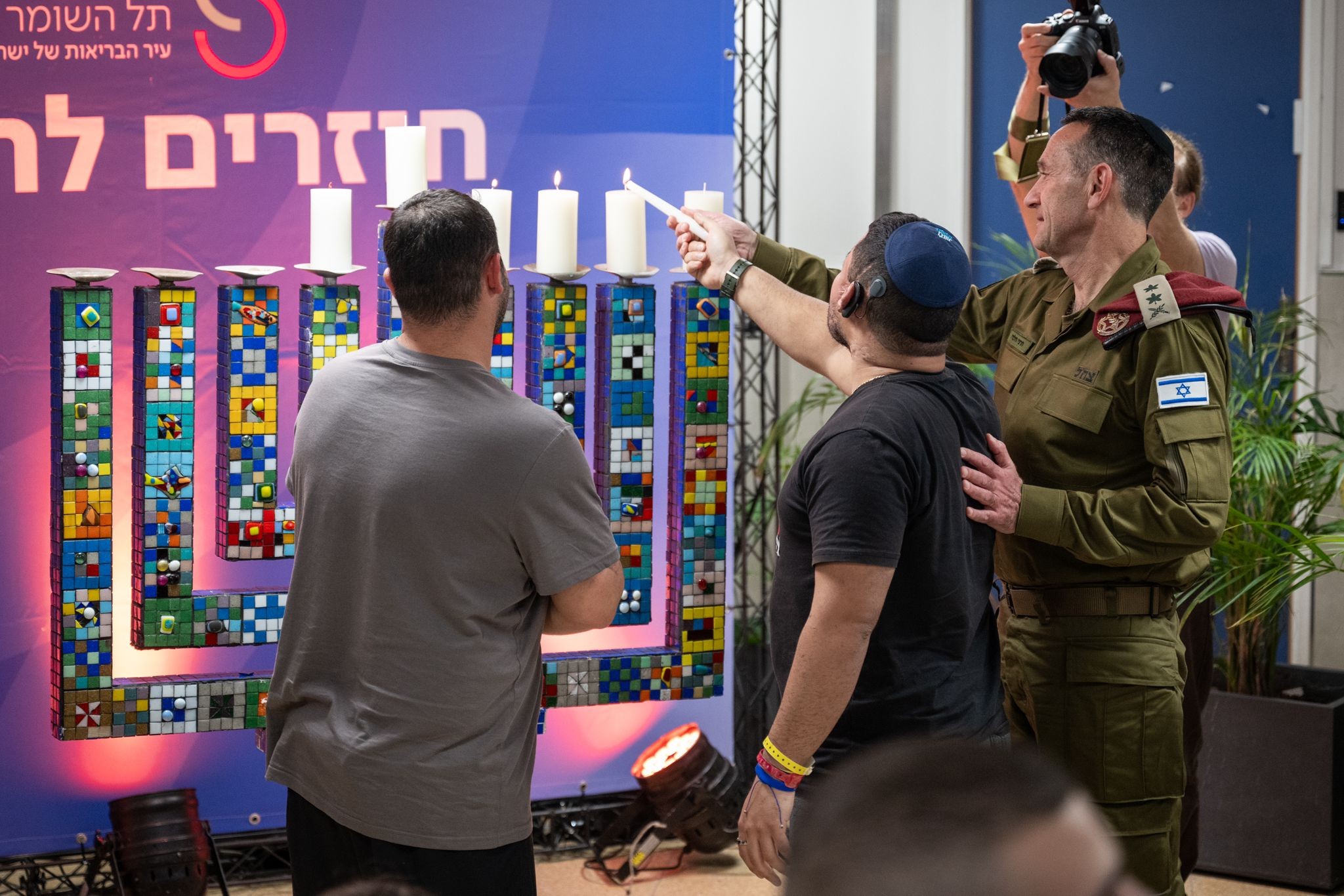 "מסע של גבורה": הרמטכ״ל בהדלקת נרות חנוכה עם פצועי צה״ל