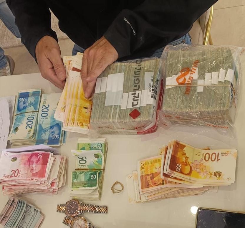 לצד סמים ותכשיטי יוקרה: 400 אלף ש"ח הושלכו מהחלון